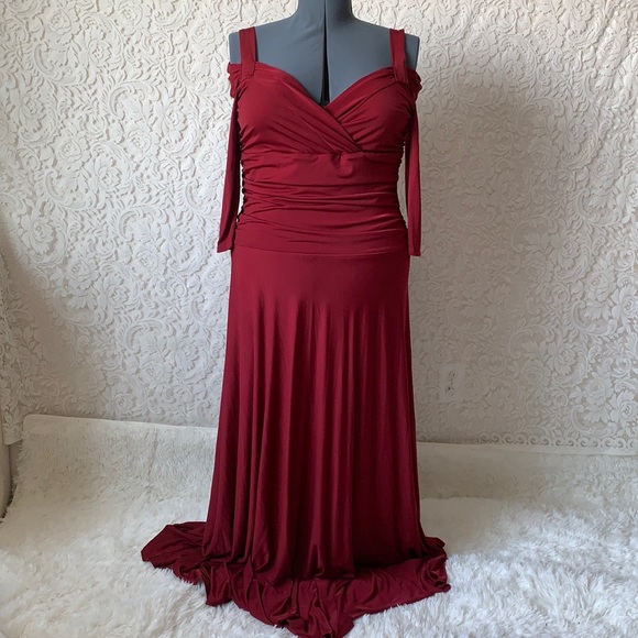 evanese Dresses & Skirts - EUC Evanese burgundy Maxi Cold Shoulder Dress, sz 2x